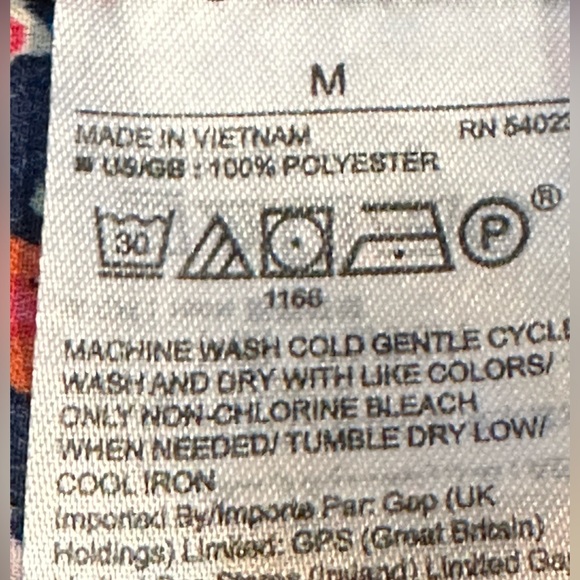 Gap Navy blue floral print blouse. Cap sleeve size M - Picture 6 of 7